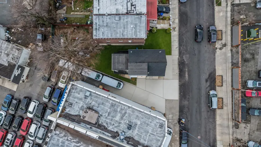 1148 E 211th Street, Bronx, NY 10469 - #3