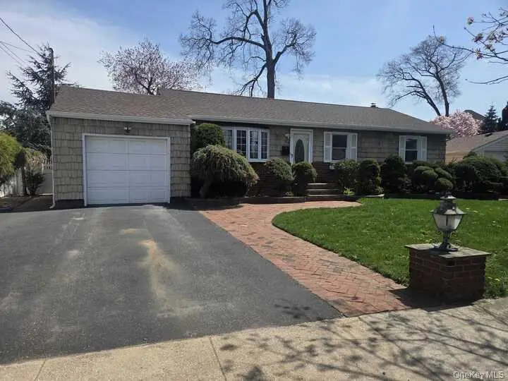 21 Norman Street, Lynbrook, NY 11563 - #2