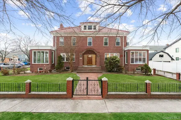 20931 39th Avenue, Bayside, NY 11361