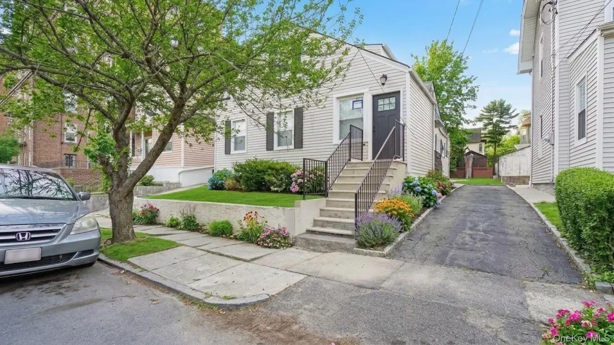 219 E 238th Street, Bronx, NY 10470 - #1