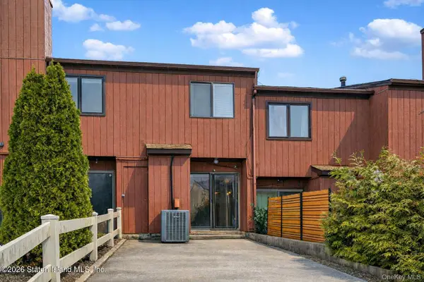 31 Stonegate Drive, Staten Island, NY 10304