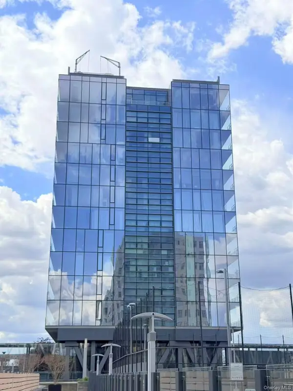 131-05 40th Road #15D, Flushing, NY 11354