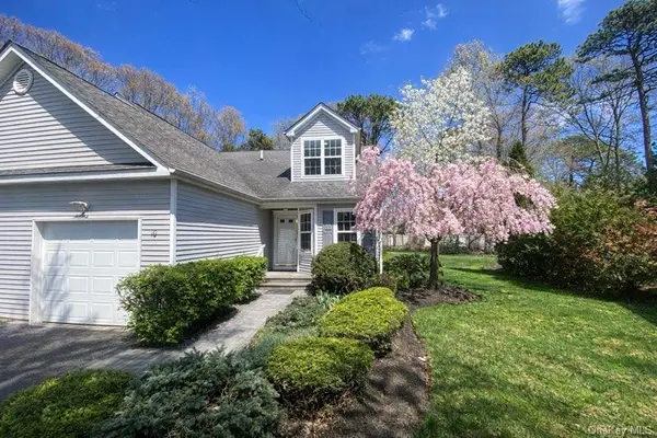 10 Gettysburg Drive, Port Jefferson Station, NY 11776