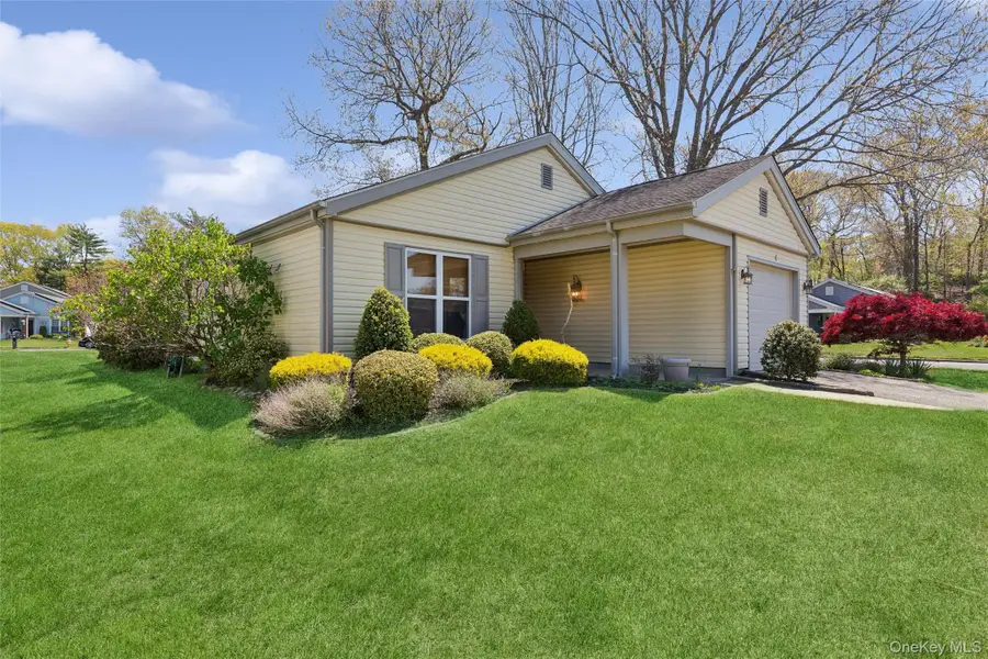 8 Coventry Court, Ridge, NY 11961 - #2