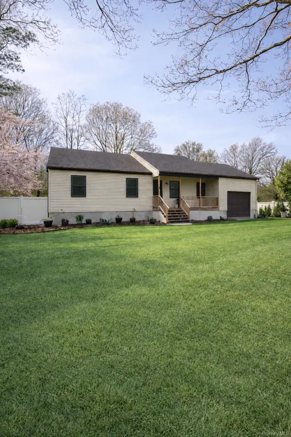 104 Cedarhurst Avenue, Medford, NY 11763