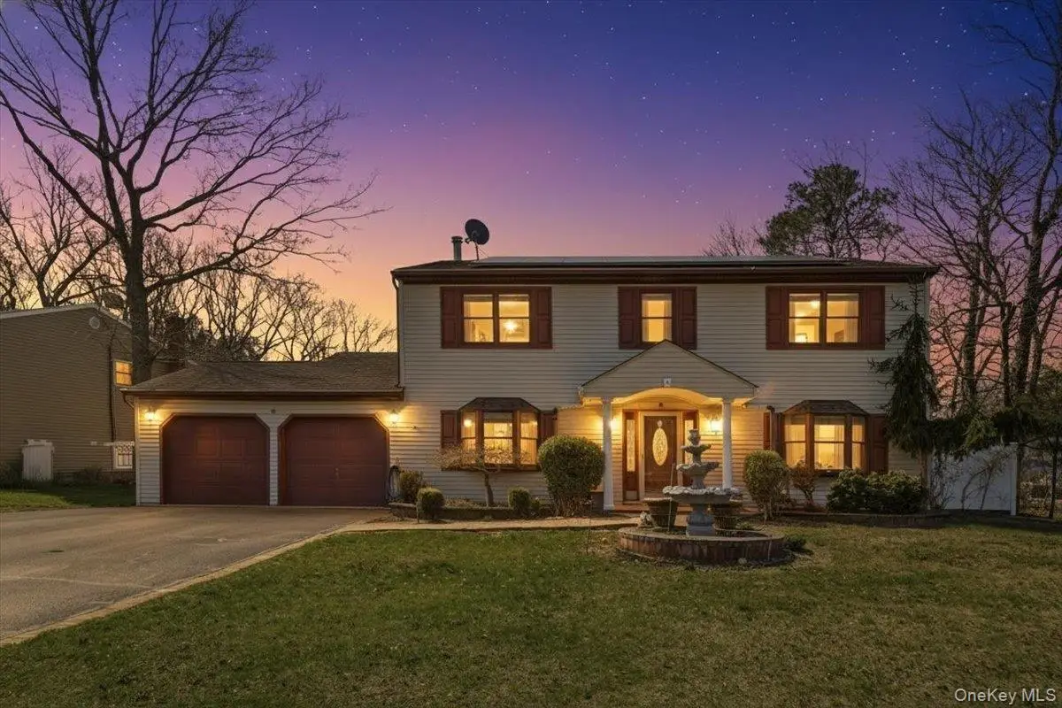 4 Winding Lane, Islandia, NY 11749 - #1