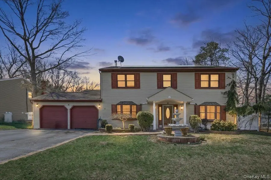 4 Winding Lane, Islandia, NY 11749 - #2