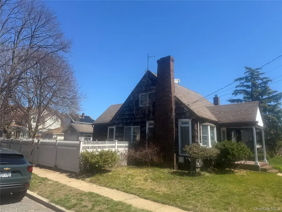 612 Hughes Street, Bellmore, NY 11710 - #2