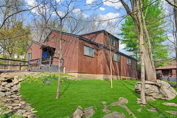 8 Laurel Court, Highland Mills, NY 10930