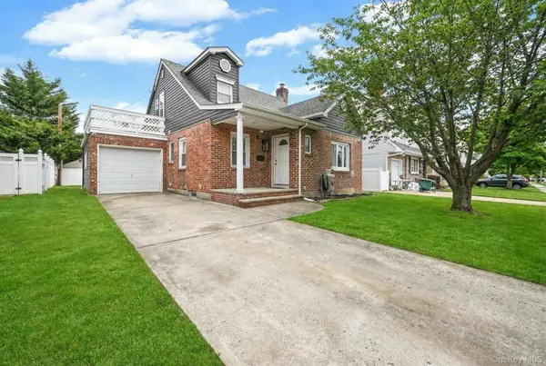 6 Willow Road, New Hyde Park, NY 11040