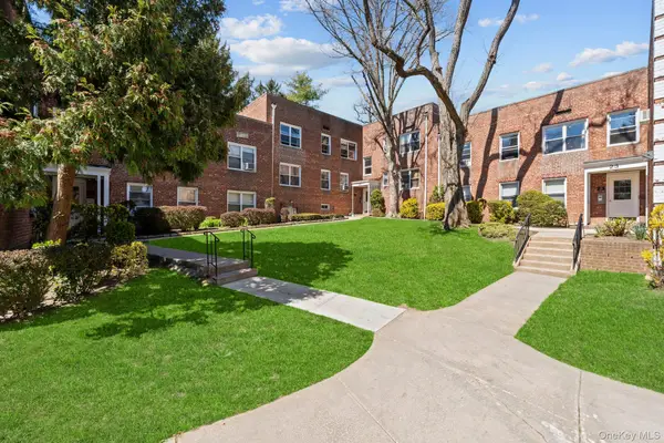 23 Edwards Street #2A, Roslyn Heights, NY 11577