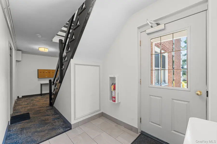 23 Edwards Street #2A, Roslyn Heights, NY 11577 - #3