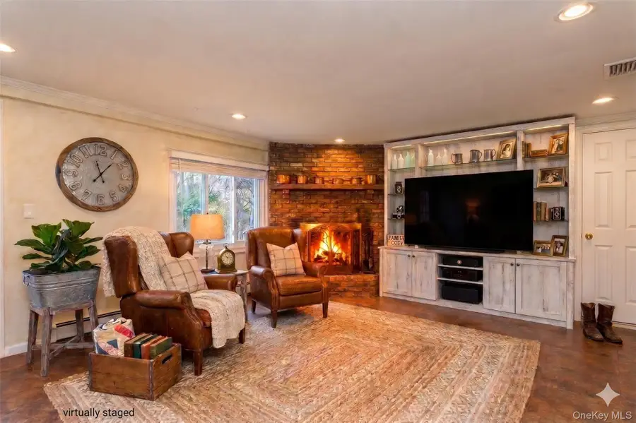 5 Highpoint Drive, Huntington, NY 11743 - #3