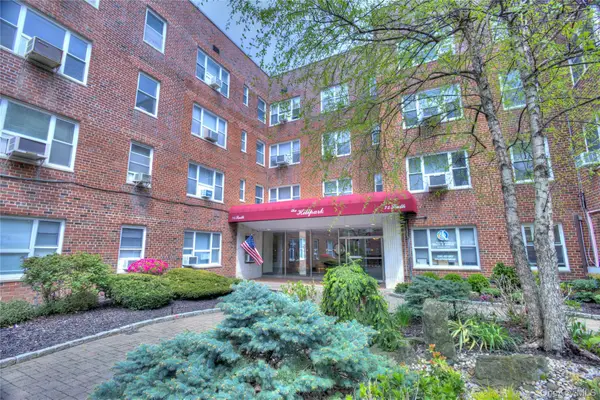 75 S Middle Neck Road #4-G, Great Neck, NY 11021