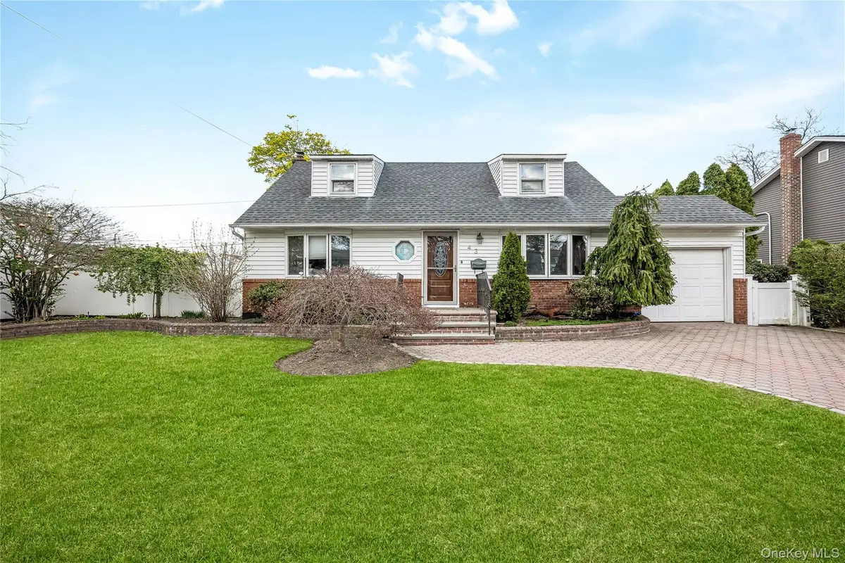 43 W Oak Street, Farmingdale, NY 11735 - #1