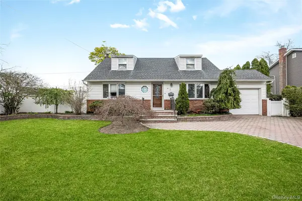 43 W Oak Street, Farmingdale, NY 11735