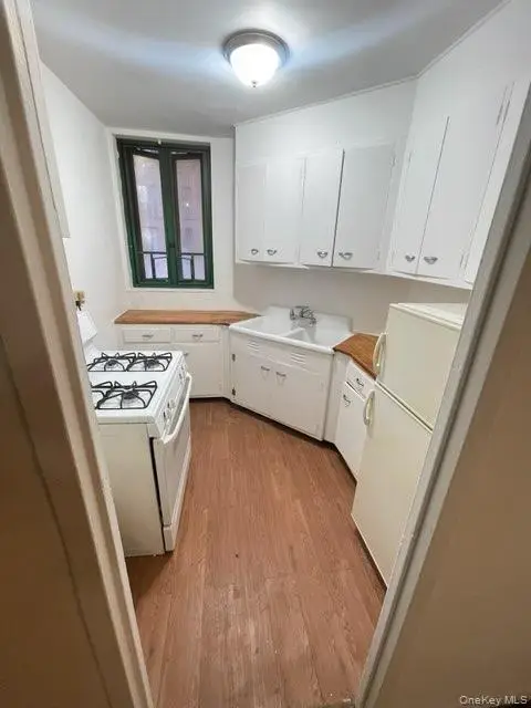 24 Metropolitan Oval #TH, Bronx, NY 10462 - #1