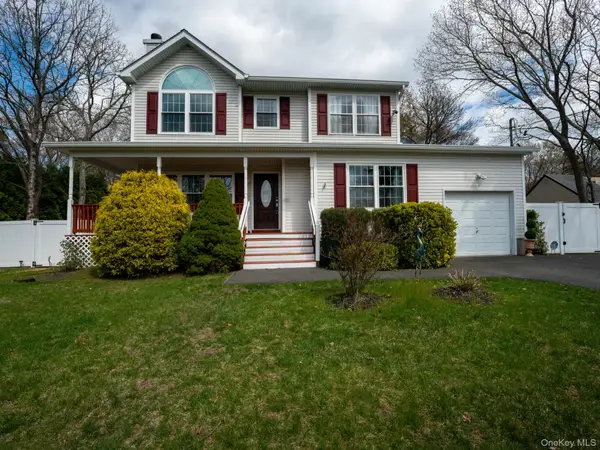 49 S Cozine Road, Center Moriches, NY 11934