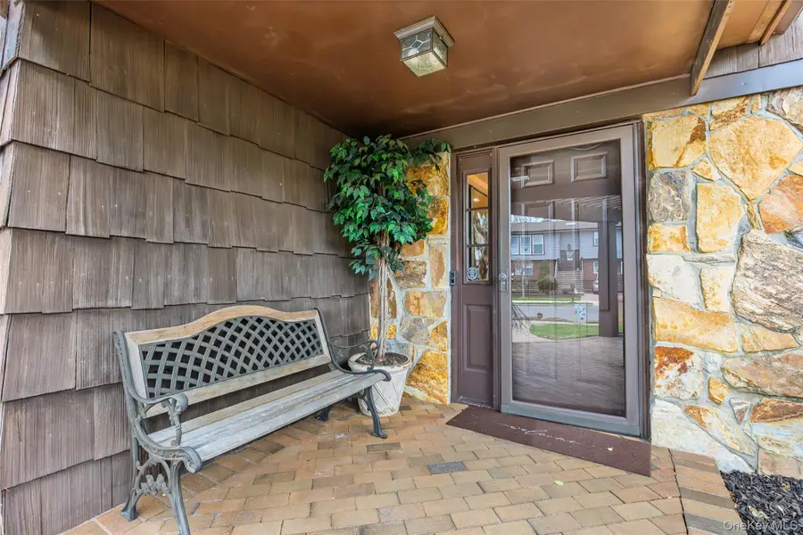 19 Jacob Road, Plainview, NY 11803 - #2