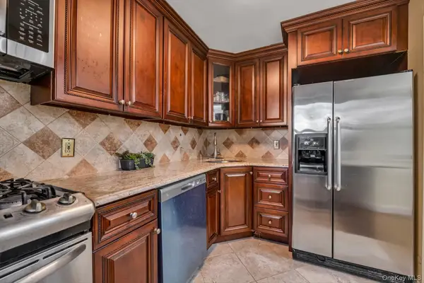 44 Terrace Circle #1D, Great Neck, NY 11021