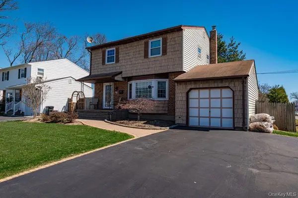 89 Cheltenham Road, West Babylon, NY 11704