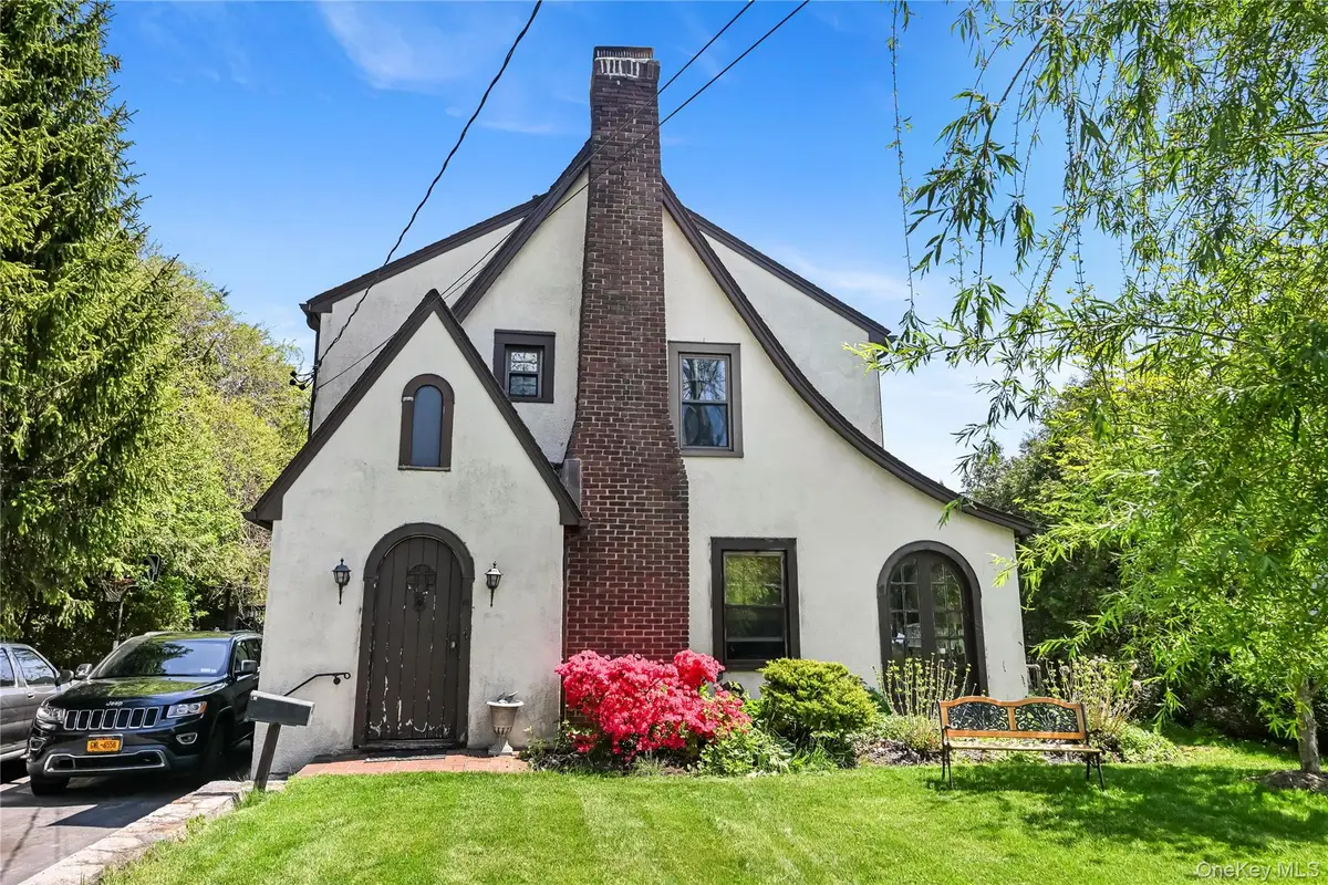 365 Old Mamaroneck Road, White Plains, NY 10605 - #1