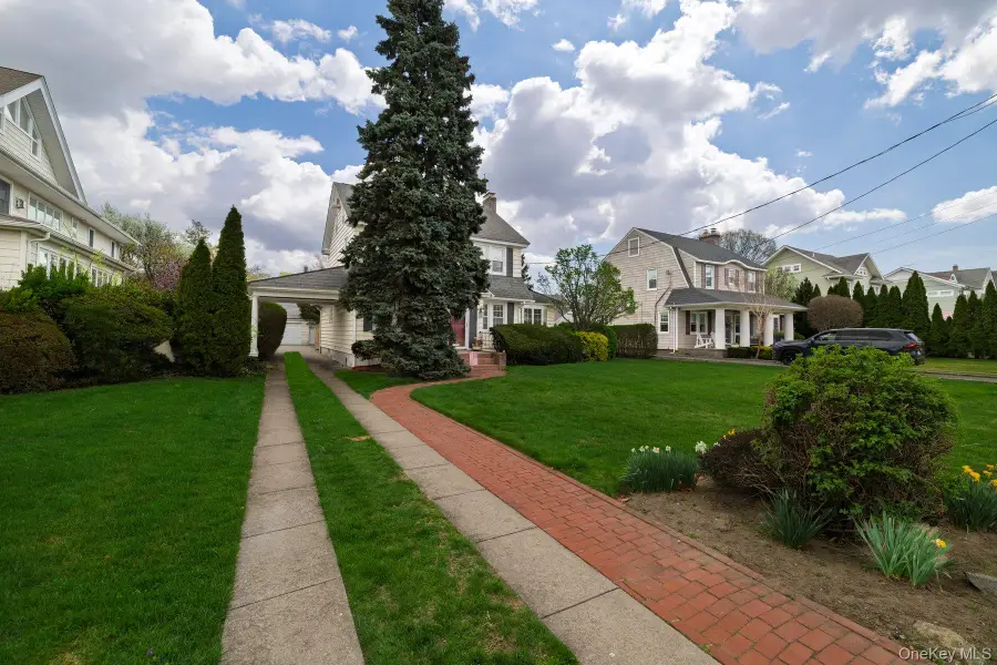 157 Windsor Avenue, Rockville Centre, NY 11570 - #2