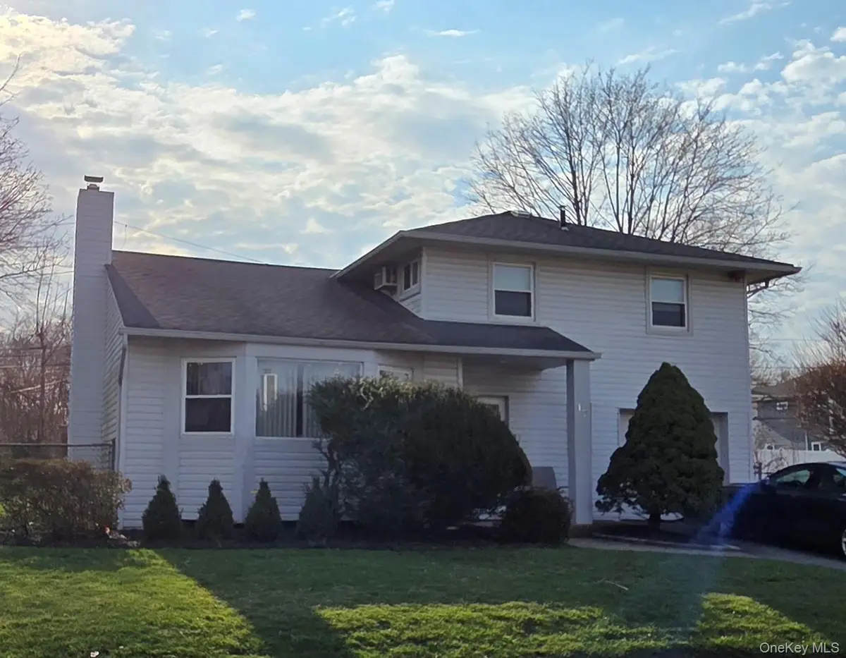 17 Fresno Drive, Plainview, NY 11803 - #1