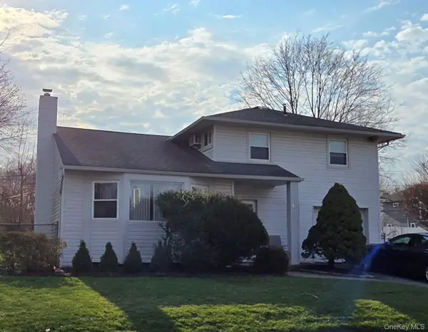 17 Fresno Drive, Plainview, NY 11803