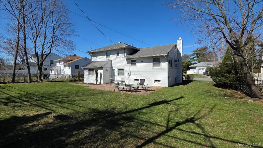 17 Fresno Drive, Plainview, NY 11803 - #3