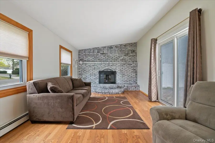 22 Redpine Road, Medford, NY 11763 - #3