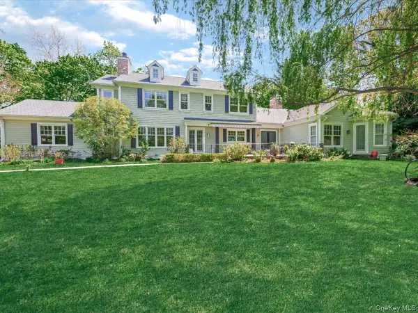 16 The Loch, Roslyn Estates, NY 11576