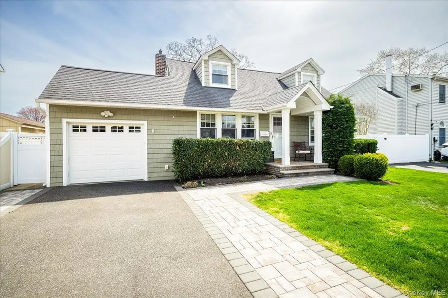 130 N Kings Avenue, Massapequa, NY 11758 - #2