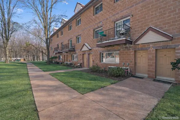 29 Klint Court, Nanuet, NY 10954