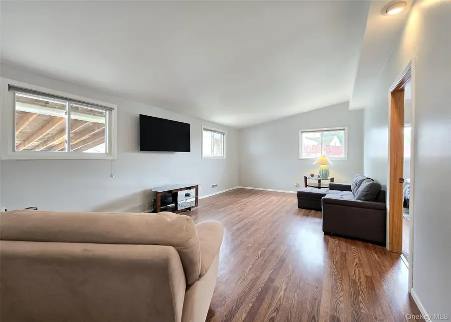 27 Peter Road, Ronkonkoma, NY 11779 - #2