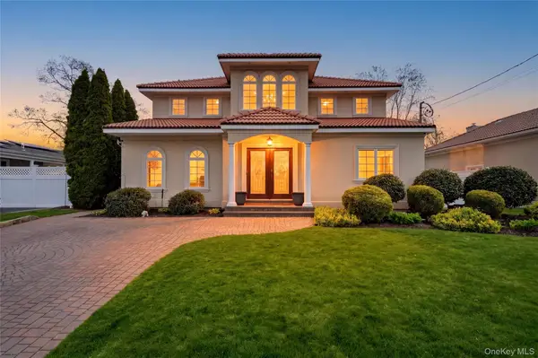 59 Park Lane, Massapequa, NY 11758