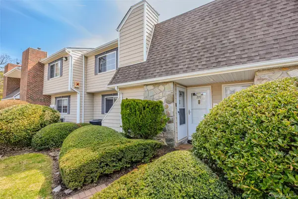 271 Lake Pointe Cirlce #271, Middle Island, NY 11953