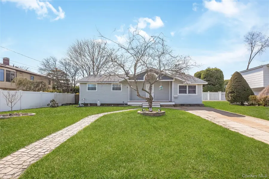 6 Evy Court, Sayville, NY 11782 - #2