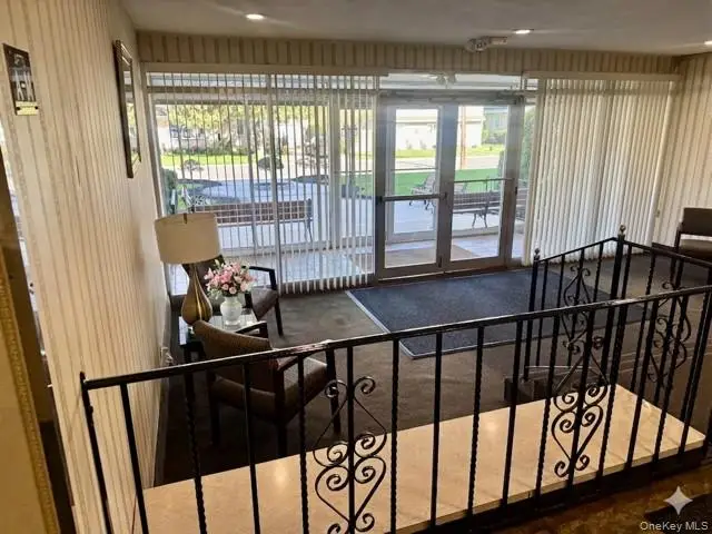 25 Elizabeth Street #1B, Farmingdale, NY 11735 - #2