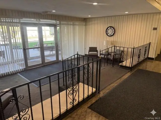 25 Elizabeth Street #1B, Farmingdale, NY 11735 - #3