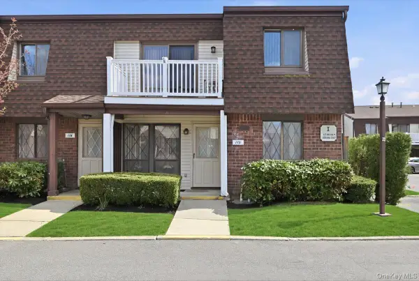 115 Clubhouse Drive, Copiague, NY 11726