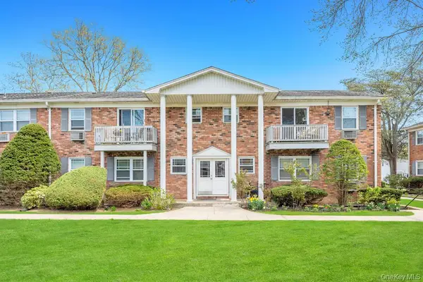 63 Fairharbor Drive #63 (Building 4), Patchogue, NY 11772