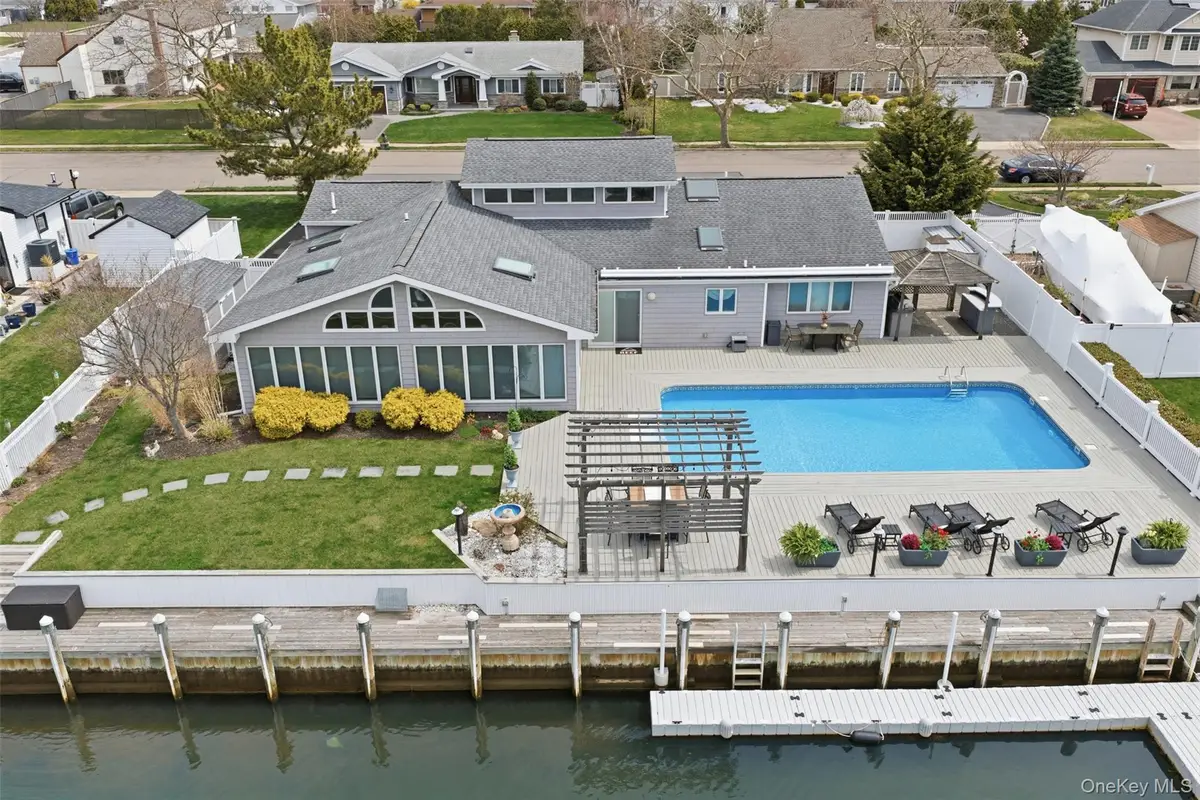 21 Shore Drive W, Copiague, NY 11726 - #1