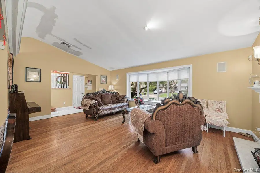 35 Hilldale Road, Albertson, NY 11507 - #3