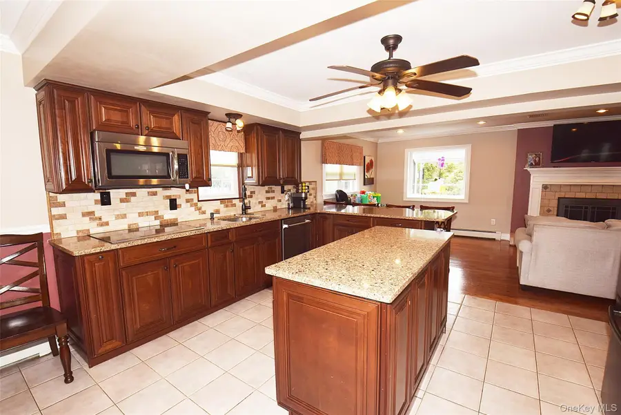 32 Lagoon Place, East Islip, NY 11730 - #3