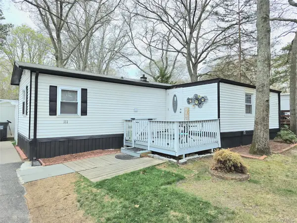 525 Riverleigh Avenue #111, Riverhead, NY 11901