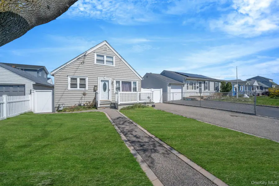 82 E Seacrest Avenue, Lindenhurst, NY 11757 - #2