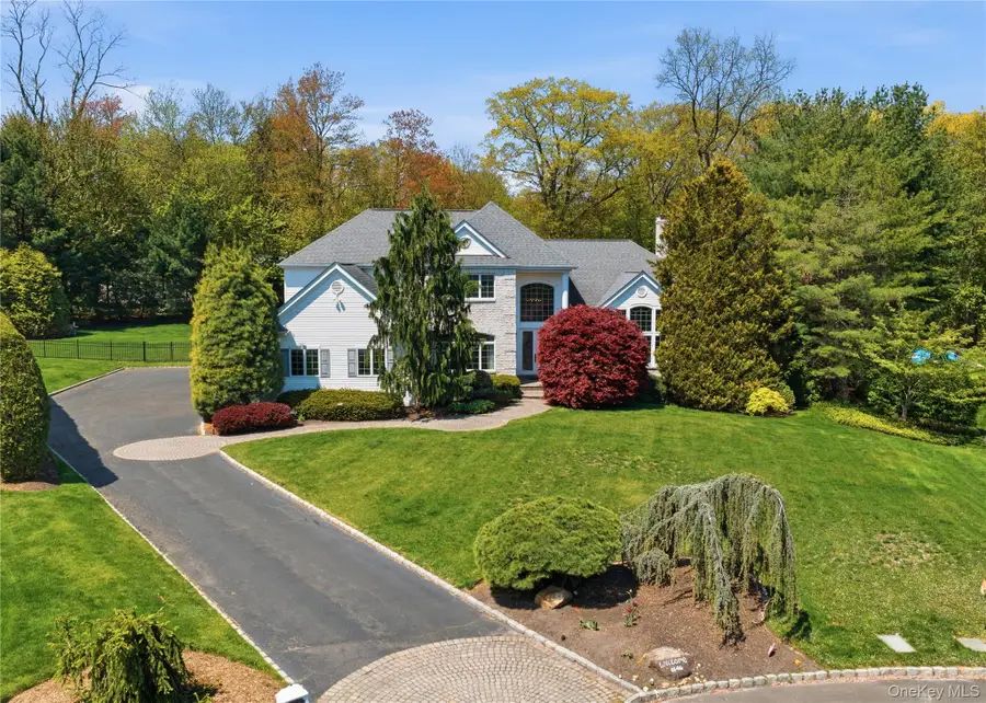 46 Hunting Hollow Court, Dix Hills, NY 11746 - #2