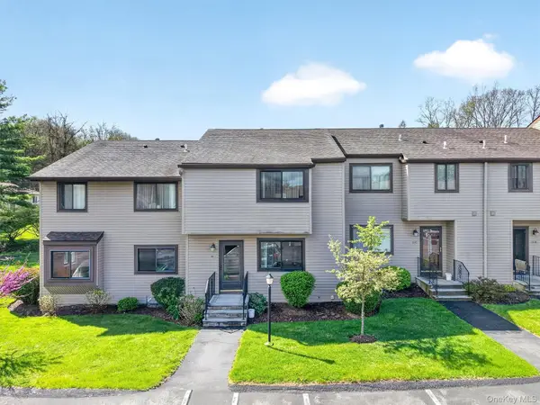 11 Squires Gate #unit B, Poughkeepsie, NY 12603