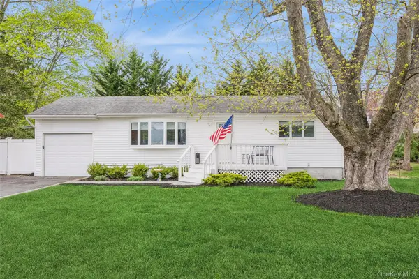 12 Long Street, Lake Grove, NY 11755